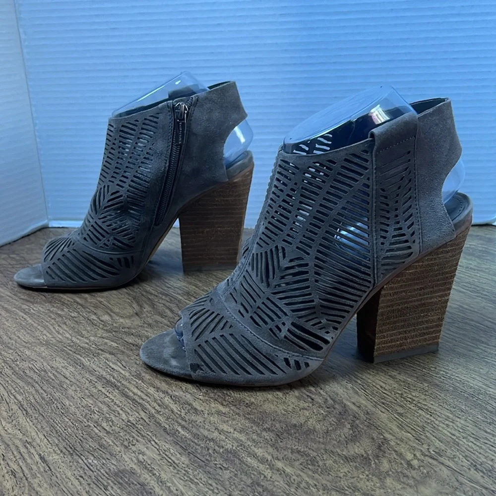 Vince Camuto Kimora Gray Leather Block Heel Booties Size 7.5